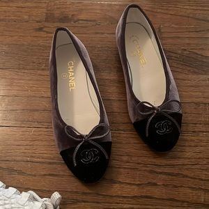 Purple velvet Chanel flats 38